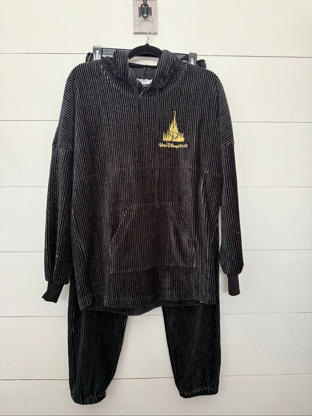 Walt Disney World Spirit Jersey Women’s XS Black Gold Special Edition Outfit